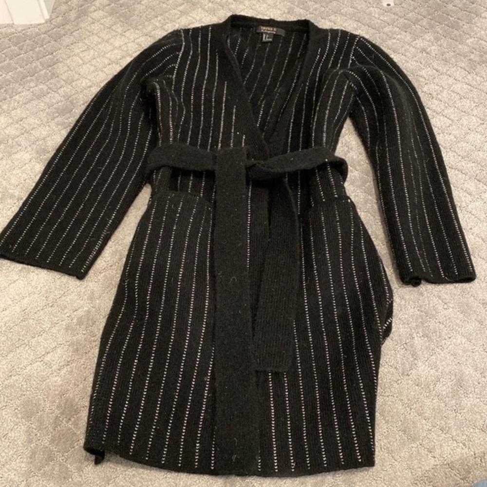 FOREVER 21 contemporary women’s black and white coatigan tie waist front pockets